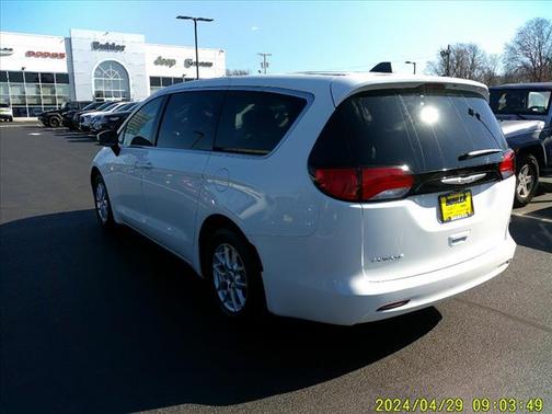 2023 Chrysler Voyager LX