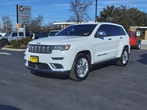 Photo 3 of 25 of 2017 Jeep Grand Cherokee Summit