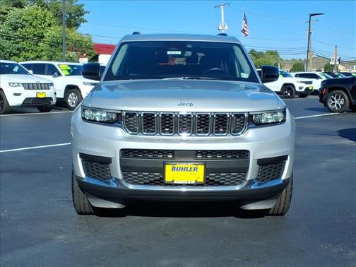 2022 Jeep Grand Cherokee L Laredo 4x4