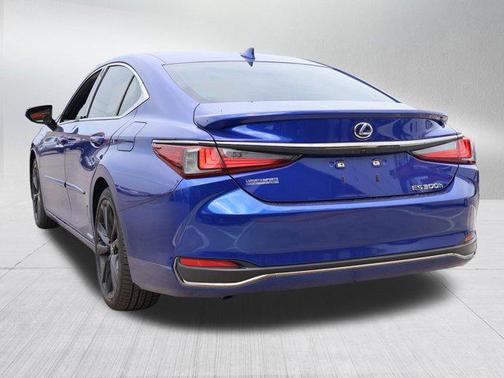 2022 Lexus ES 300h F SPORT