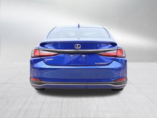 2022 Lexus ES 300h F SPORT
