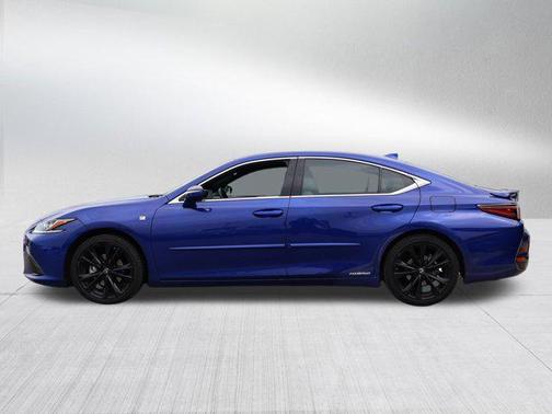2022 Lexus ES 300h F SPORT