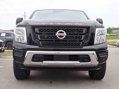 Super Black 2022 Nissan Titan SV