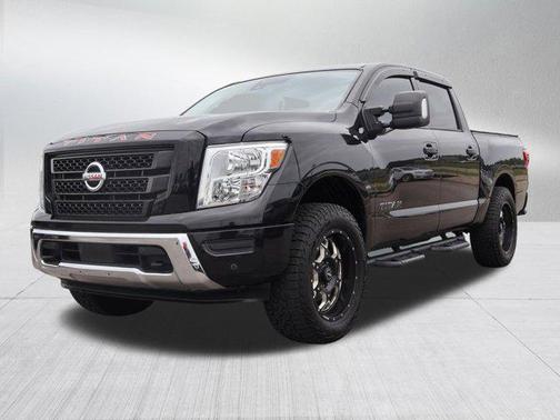 Super Black 2022 Nissan Titan SV