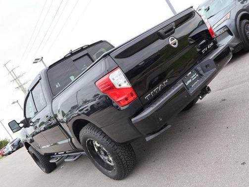 Super Black 2022 Nissan Titan SV