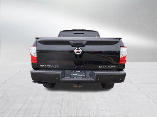 Super Black 2022 Nissan Titan SV