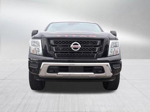 Super Black 2022 Nissan Titan SV