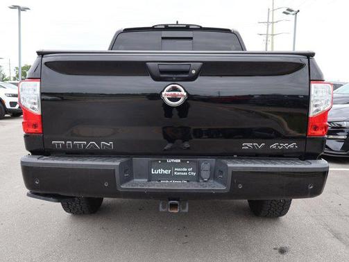Super Black 2022 Nissan Titan SV