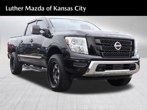 Super Black 2022 Nissan Titan SV