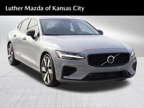 2024 Volvo S60 Recharge Plug-In Hybrid T8 Plus Dark Theme