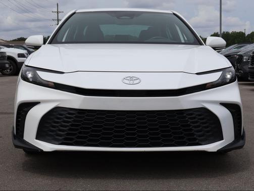 Ice Cap 2025 Toyota Camry SE
