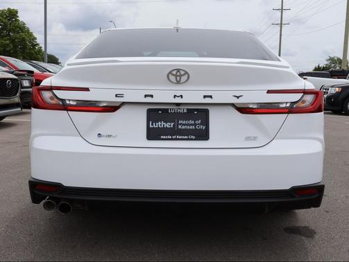 Ice Cap 2025 Toyota Camry SE