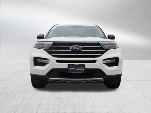 Star White Metallic Tri-Coat 2023 Ford Explorer XLT