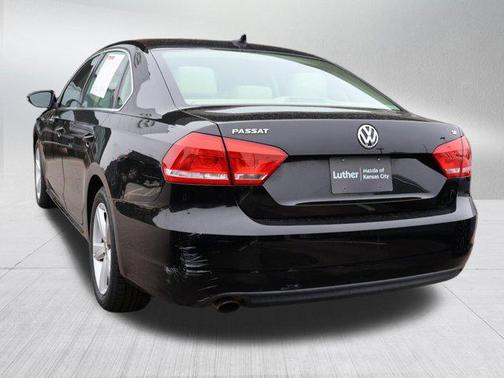 NA 2012 Volkswagen Passat 2.5 SE