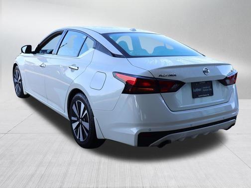 Pearl White Tricoat 2019 Nissan Altima 2.5 SV
