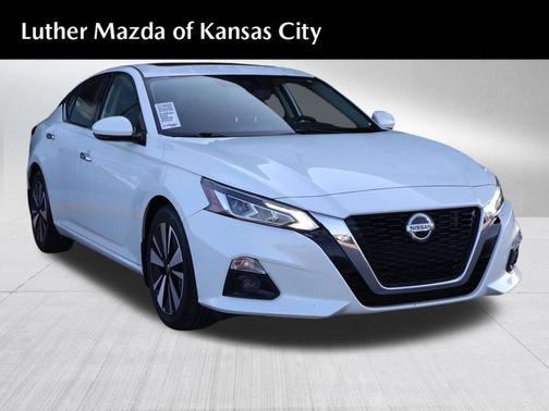 Pearl White Tricoat 2019 Nissan Altima 2.5 SV