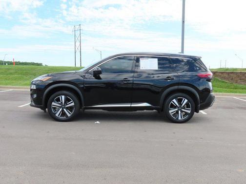2022 Nissan Rogue SL