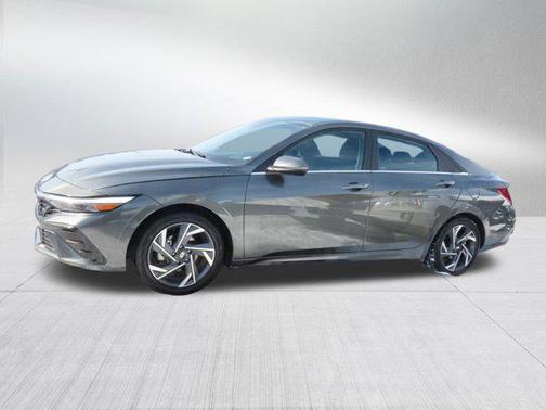 2025 Hyundai ELANTRA SEL