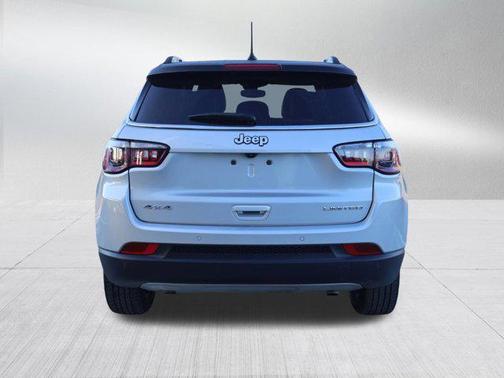 Silver Zynith Metallic Clearcoat 2024 Jeep Compass Limited