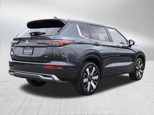 Graphite Gray 2025 Mitsubishi Outlander SE 2.5 2WD