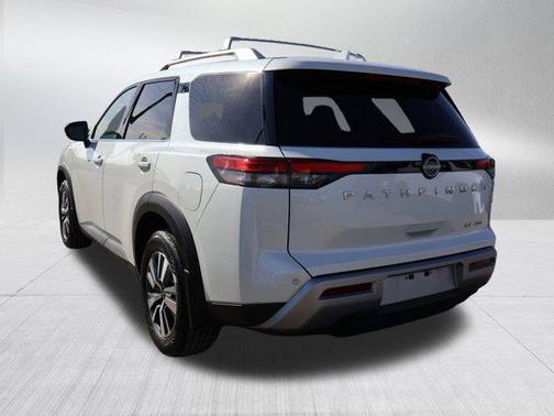 2024 Nissan Pathfinder SL 4WD