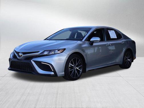 Celestial Silver Metallic 2022 Toyota Camry SE