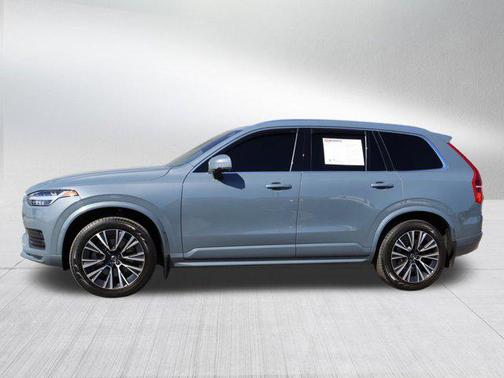 2022 Volvo XC90 T6 Momentum