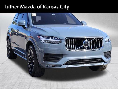2022 Volvo XC90 T6 Momentum