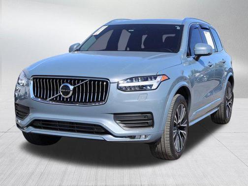 2022 Volvo XC90 T6 Momentum