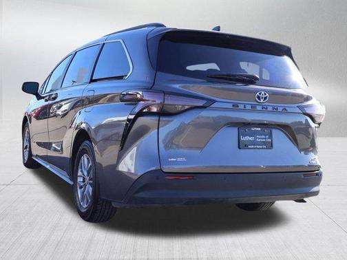 2024 Toyota Sienna XLE
