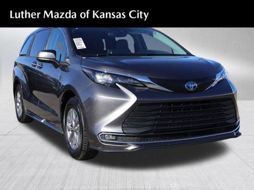 2024 Toyota Sienna XLE