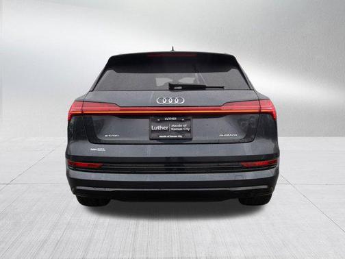 2021 Audi e-tron Premium Plus