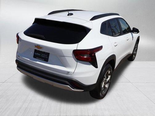 Summit White 2025 Chevrolet Trax LT