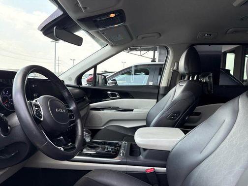 2022 Kia Carnival SX
