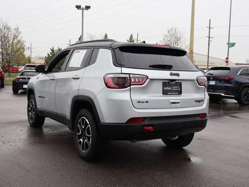 Silver Zynith Metallic Clearcoat 2025 Jeep Compass Trailhawk