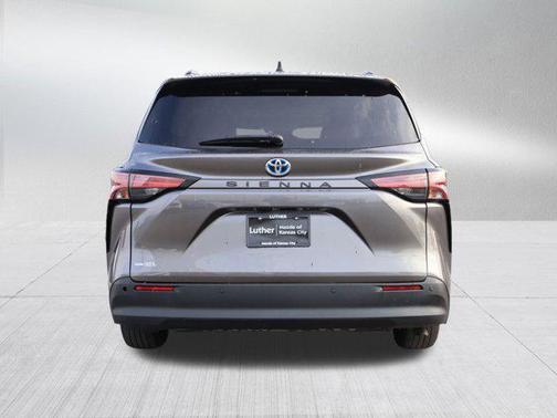 2022 Toyota Sienna XLE 7 Passenger