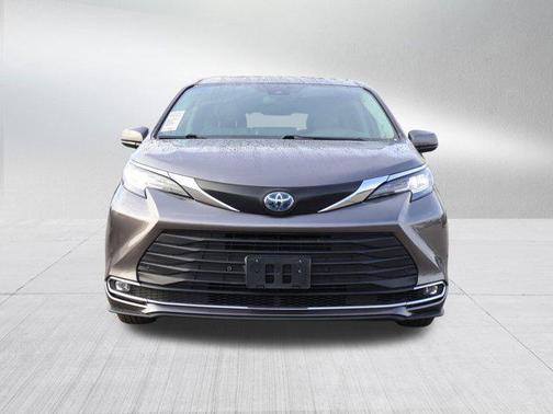 2022 Toyota Sienna XLE 7 Passenger