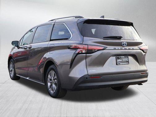 2022 Toyota Sienna XLE 7 Passenger
