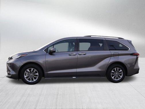 2022 Toyota Sienna XLE 7 Passenger