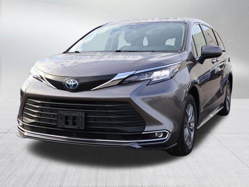 2022 Toyota Sienna XLE 7 Passenger