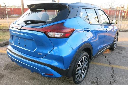 2021 Nissan Kicks SR