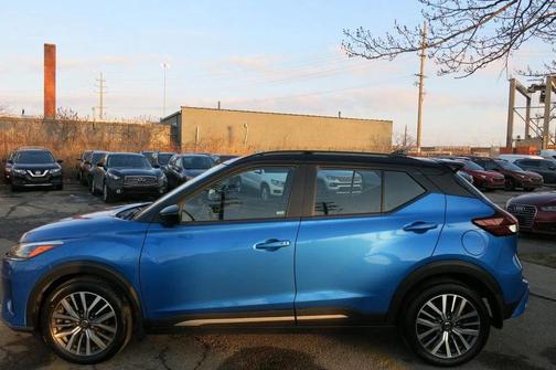 2021 Nissan Kicks SR