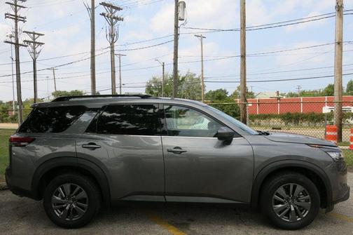 2024 Nissan Pathfinder SV 4WD