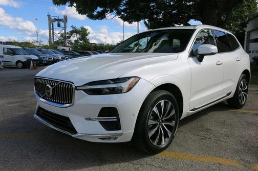 2023 Volvo XC60 B5 AWD Plus Bright Theme
