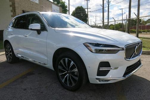 2023 Volvo XC60 B5 AWD Plus Bright Theme