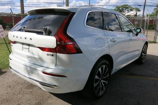 2023 Volvo XC60 B5 AWD Plus Bright Theme
