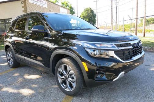 Fusion Black 2024 Kia Seltos S IVT AWD