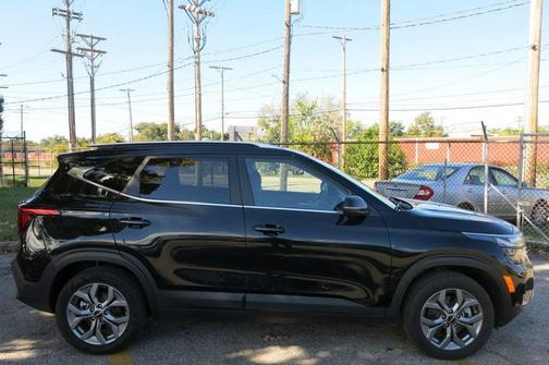 2024 Kia Seltos S IVT AWD