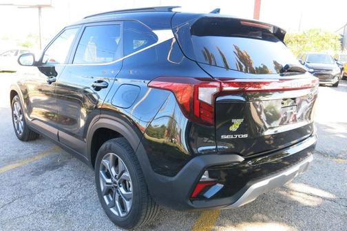 Fusion Black 2024 Kia Seltos S IVT AWD