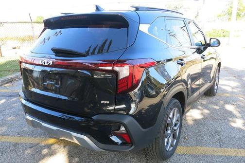 Fusion Black 2024 Kia Seltos S IVT AWD